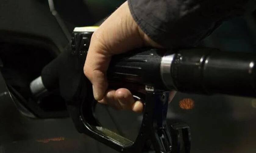 Βενζίνη: Εκτινάχθηκε η τιμή της - Στα 2 ευρώ το πετρέλαιο στη Ρόδο