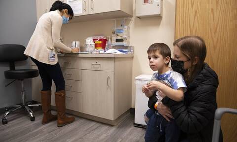 Τρίτη δόση για τα παιδιά 5-11 ετών εξετάζει το αμερικανικό Κέντρο Πρόληψης και Ελέγχου Ασθενειών