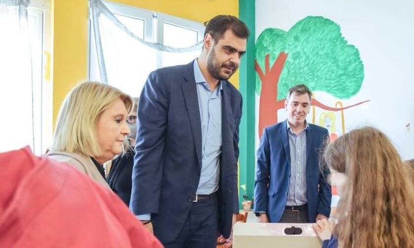 Παύλος Μαρινάκης: Επισκέφθηκε τη δομή φιλοξενίας εκτοπισθέντων ατόμων από την Ουκρανία στην Ελευσίνα