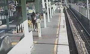 Ανατριχιαστικό βίντεο: Η στιγμή της εν ψυχρώ δολοφονίας 40χρονου στο Μετρό του Λος Άντζελες