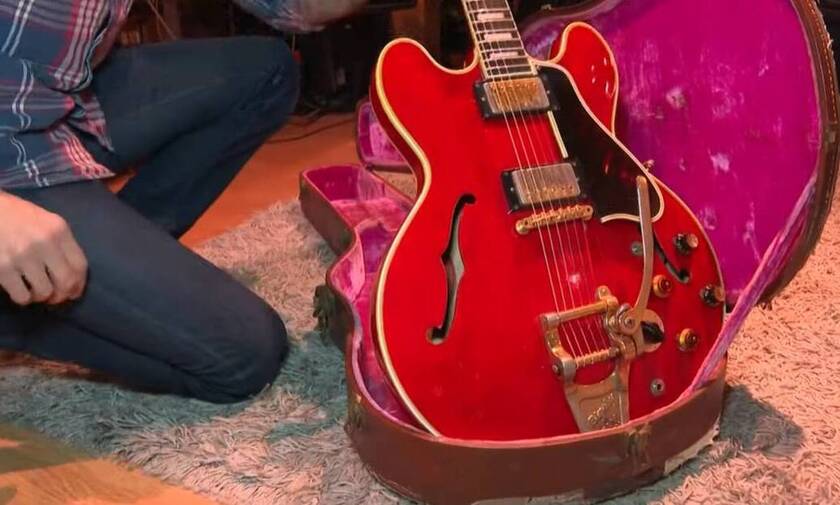 Η κιθάρα που συνέβαλε στη διάλυση των Oasis πωλήθηκε σε δημοπρασία στην τιμή των 385.000 ευρώ