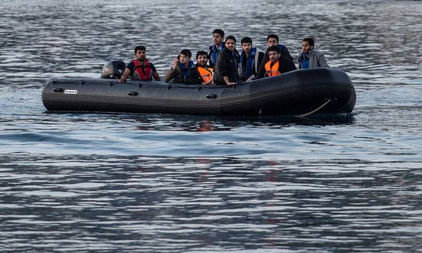 Συναγερμός ανοιχτά της Ρόδου: Σε εξέλιξη διάσωση μεταναστών από φουσκωτή βάρκα