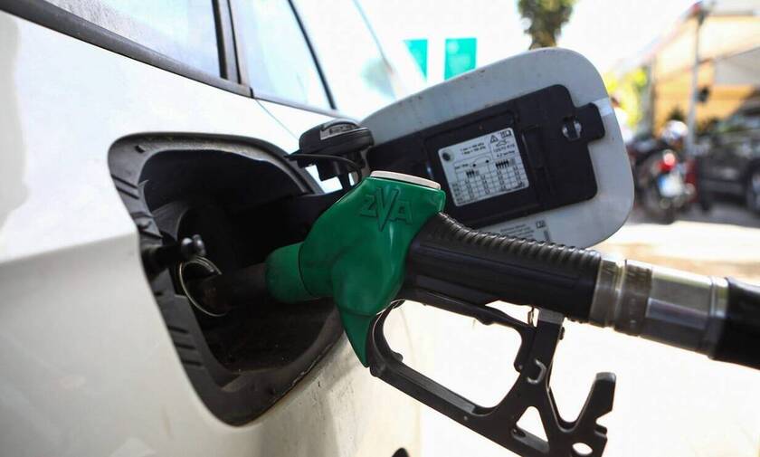 Το οικονομικό επιτελείο δέχεται έντονες πιέσεις για μια ουσιαστική παρέμβαση στις τιμές των καύσιμων