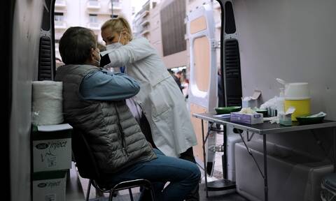 Ευλογιά πιθήκων: Ώρα αποφάσεων για τον εμβολιασμό στην Ελλάδα – Μέλος της επιτροπής στο Newsbomb.gr