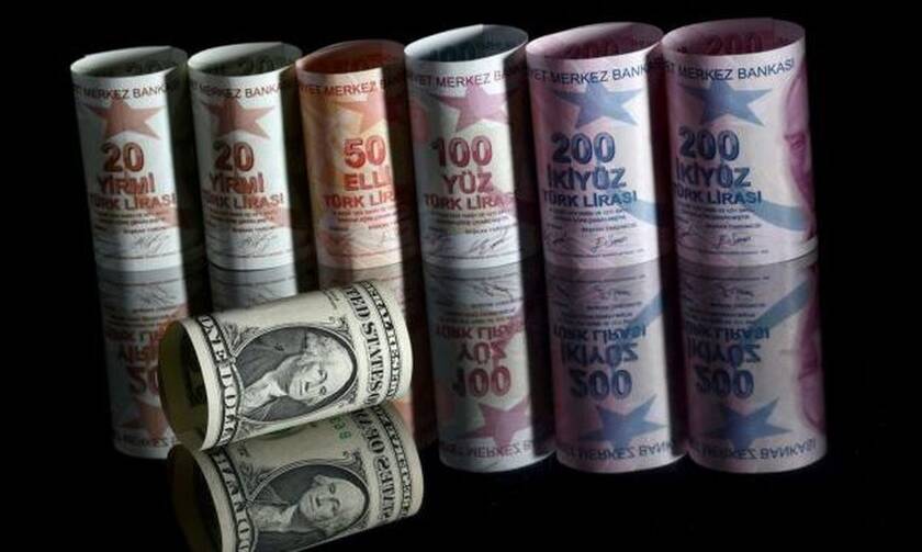 Η τουρκική λίρα υποχώρησε στις 16 λίρες ανά δολάριο την Τρίτη, ανεβάζοντας τις απώλειες του τουρκικο