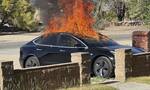 Πυκνώνουν τα περιστατικά πυρκαγιών σε αυτοκίνητα της Tesla
