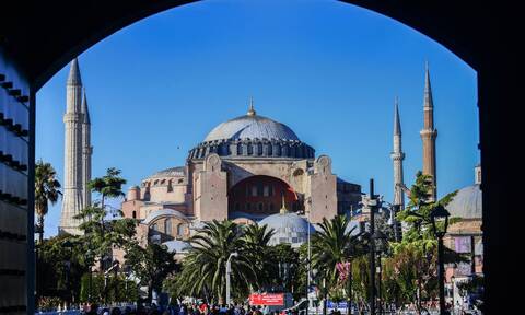 Αγιά Σοφιά: Δικαιολογίες από τους Τούρκους για τον νέο βανδαλισμό - «Τον έκαναν Χριστιανοί»