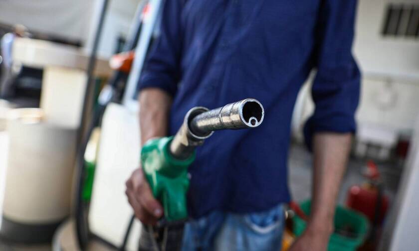 Σε ξέφρενη πορεία οι τιμές των καυσίμων - Σκέψεις για μεγαλύτερη επιδότηση στο fuel pass