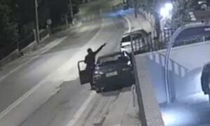 Τρόμος στο Πανόραμα Θεσσαλονίκης: Τον απείλησαν με όπλο έξω από το σπίτι του για να τον ληστέψουν