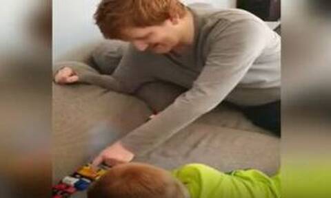 Αρπαγή 6χρονου: Νέο βίντεο με τον Ράινερ να παίζει με τον μπαμπά του