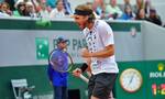 Στέφανος Τσιτσιπάς: «Σίφουνας» στους «16» του Roland Garros!