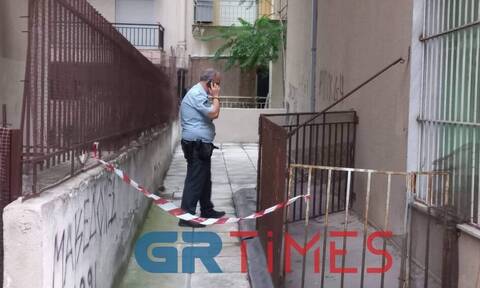 Τραγωδία στη Θεσσαλονίκη: Νεκρή 25χρονη μετά από πτώση από μπαλκόνι (vid)