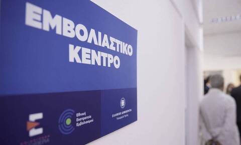 Τζανάκης στο Newsbomb.gr: Αυτοί πρέπει να κάνουν τέταρτη δόση εμβολίου για κορονοϊό