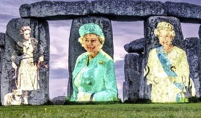 Πλατινένιο Ιωβηλαίο: Ο εντυπωσιακός φωτισμός του Στόουνχεντζ με τη φιγούρα  της βασίλισσας Ελισάβετ - Newsbomb - Ειδησεις - News