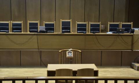 Έρχονται περικοπές μισθού και κόψιμο αδειών σε δικαστές που καθυστερούν να εκδώσουν αποφάσεις