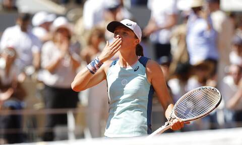 Roland Garros: Στους «4» η ασταμάτητη Σβιόντεκ, με 33 σερί νίκες – «Κυνηγάει» τις αδερφές Ουίλιαμς