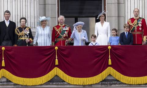 Βασίλισσα Ελισάβετ: Οι δέκα πιο εντυπωσιακές εικόνες από την παρέλαση για το Πλατινένιο Ιωβηλαίο