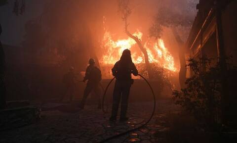 Πυρκαγιές: Καλούνται ως ύποπτοι 107 πυροσβέστες για την περσινή φωτιά στη Βαρυμπόμπη