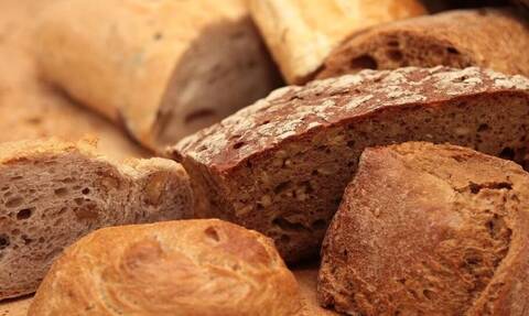 Μείωση ΦΠΑ: Όλα «ανοικτά» για αναπροσαρμογή σε πρώτα είδη ανάγκης όπως το ψωμί
