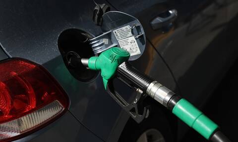 Στα ύψη η τιμή της βενζίνης - Αύξηση 10 λεπτών σε μια εβδομάδα