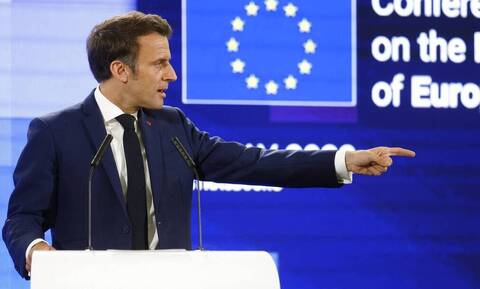Γαλλία - Νέα δημοσκόπηση: Ο Μελανσόν πρώτος σε ψήφους αλλά ο Μακρόν παίρνει τις έδρες