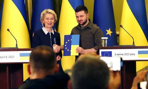 Η Ούρσουλα φον ντερ Λάιεν υπόσχεται «την προσεχή εβδομάδα» απάντηση στις φιλοδοξίες της Ουκρανίας