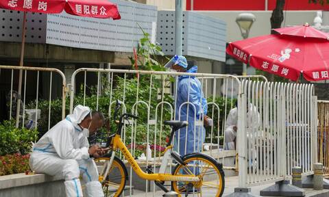Χάος στο Πεκίνο: Υποχρεωτικά τεστ και lockdown για εκατομμύρια ανθρώπους λόγω εστίας covid σε μπαρ