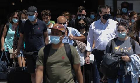 Κορονοϊός: Οι φόβοι για έκτο κύμα και οι φωνές για επαναφορά της μάσκας