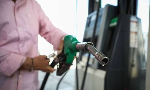 Fuel Pass 2: Τα τέσσερα μέτρα που θα ανακοινώσει σήμερα η κυβέρνηση για την επιδότηση των καυσίμων