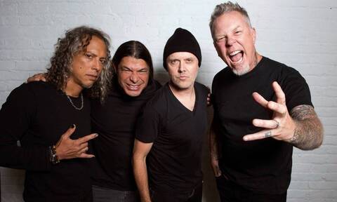 Οι Metallica παίζουν μουσική με τους θαυμαστές τους και παραδίδουν μαθήματα