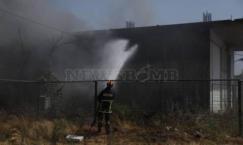 Φωτιά στο Μενίδι: Μεγάλη πυρκαγιά σε εργοστάσιο χρωμάτων - Τέθηκε υπό έλεγχο