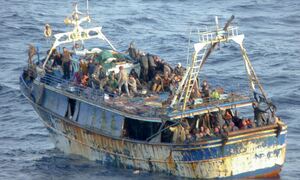 Ξήλωσαν κύκλωμα διακίνησης μεταναστών - Τους έπαιρναν από την Τουρκία και τους παρατούσαν σε νησιά