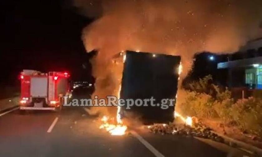 Φθιώτιδα: Πήρε φωτιά νταλίκα στην εθνική οδό
