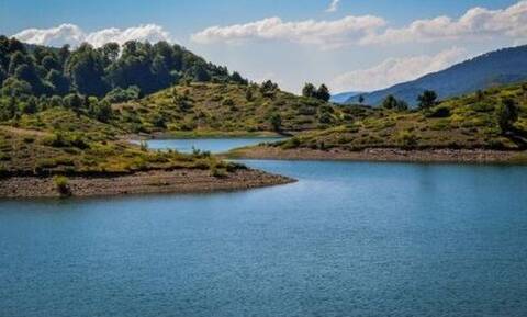 Θρίλερ στα Γιάννενα: Αγνοείται 16χρονος που έκανε βουτιά στη λίμνη πηγών Αώου