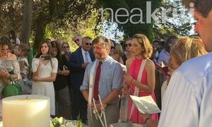 Ζακ Γαλυφιανάκης: Νονός στην Κρήτη έγινε ο σταρ του Χόλιγουντ -  Βάφτισε την ανιψιά του (pics)
