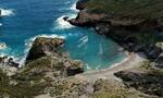 Πόρτες: Η εκπληκτική παραλία της Εύβοιας που κλείνει την πόρτα στα μανιασμένα κύματα του Αιγαίου