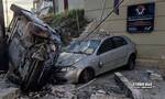 Ναύπλιο: Σφοδρό τροχαίο - I.X. γκρέμισε μάντρα και έπεσε πάνω σε σταθμευμένα οχήματα
