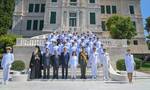 Πολεμικό Ναυτικό: Ορκίστηκαν και έλαβαν τα ξίφη τους από την Σακελλαροπούλου οι νέοι Σημαιοφόροι