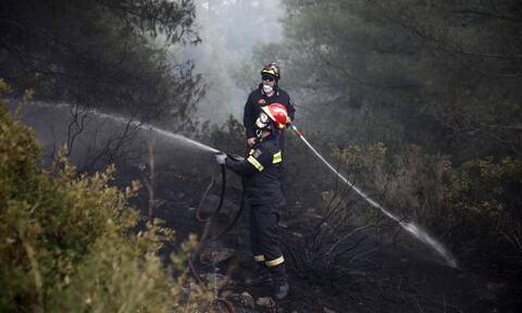 Πυροσβεστική: Με «αντιπύρ» και δασοκομάντος στη μάχη με τις φωτιές
