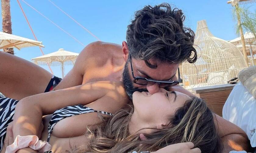 Μαρτίκας: Τα καυτά φιλιά σε παραλία της Χαλκιδικής με την Βρισηίδα- Το νέο του post full in love!