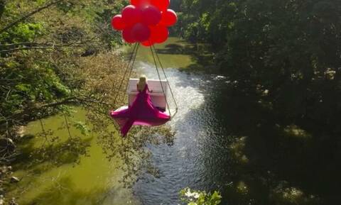 Τέμπη: Απίστευτο θέαμα με ιπτάμενη πιανίστρια