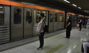Μοναστηράκι: Ανήλικη έπεσε στο κενό και βρέθηκε κάτω από το τρένο του ΗΣΑΠ