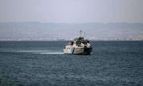 Συναγερμός για εισροή υδάτων σε φορτηγό πλοίο δυτικά της Πύλου
