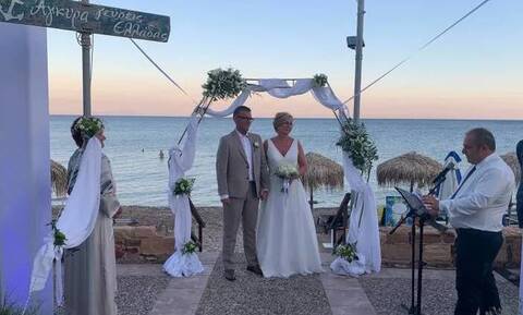 Χίος: Ο παραμυθένιος γάμος και ο κουμπάρος που εξέπληξε το ζευγάρι των νεόνυμφων (vid)