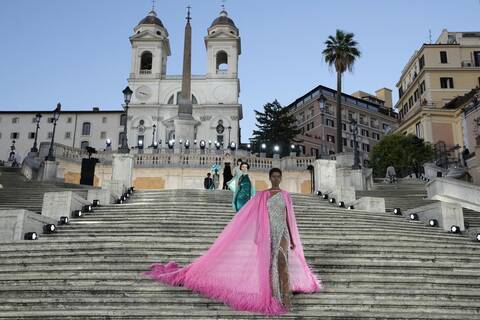 Dior vs Valentino: Πόλεμος στον κόσμο της υψηλής μόδας με φόντο τα Ισπανικά Σκαλιά της Ρώμης