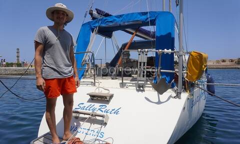 Κρήτη: Χανιώτης ζει 6 χρόνια σε σκάφος και κάνει το γύρο του κόσμου με τη σύντροφό του