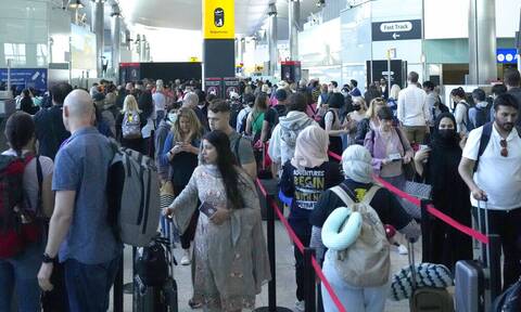 Βρετανία: Το αεροδρόμιο Χίθροου βάζει όριο στον αριθμό των επιβατών για το καλοκαίρι