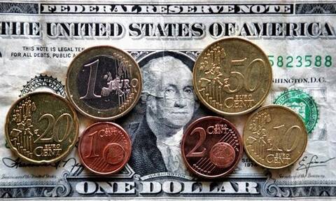 Ξανά κάτω από το 1 δολάριο βρέθηκε  το ευρώ – Τι εκτιμούν οι αναλυτές