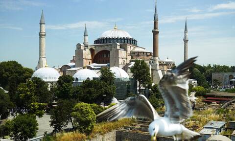 Τουρκία: Νέος βανδαλισμός στην Αγία Σοφία - Χάθηκε έμβλημα από την αυτοκρατορική πύλη της