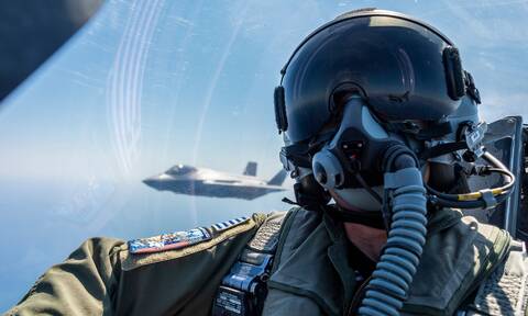 F-35: Το Newsbomb.gr στη Σούδα για το κορυφαίο stealth μαχητικό - Εικόνες από το... μέλλον!